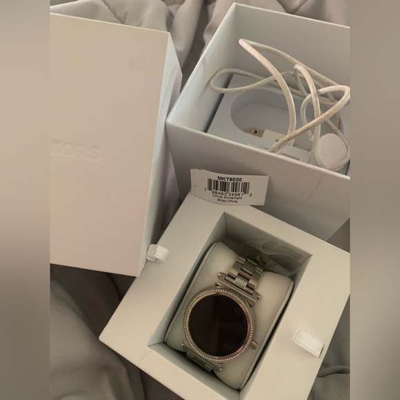 Micheal Kors Smartwatch Sofie MKT5020 Preowned - Picture 1 of 11